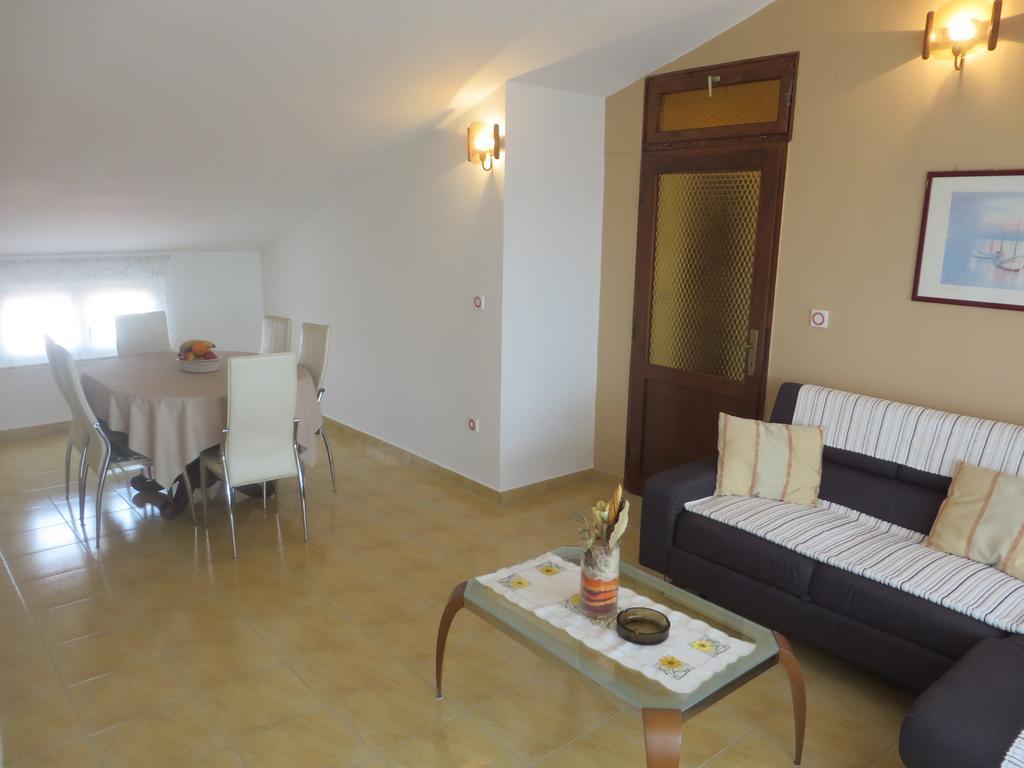 Apartments Gloria Biograd Na Moru Quarto foto