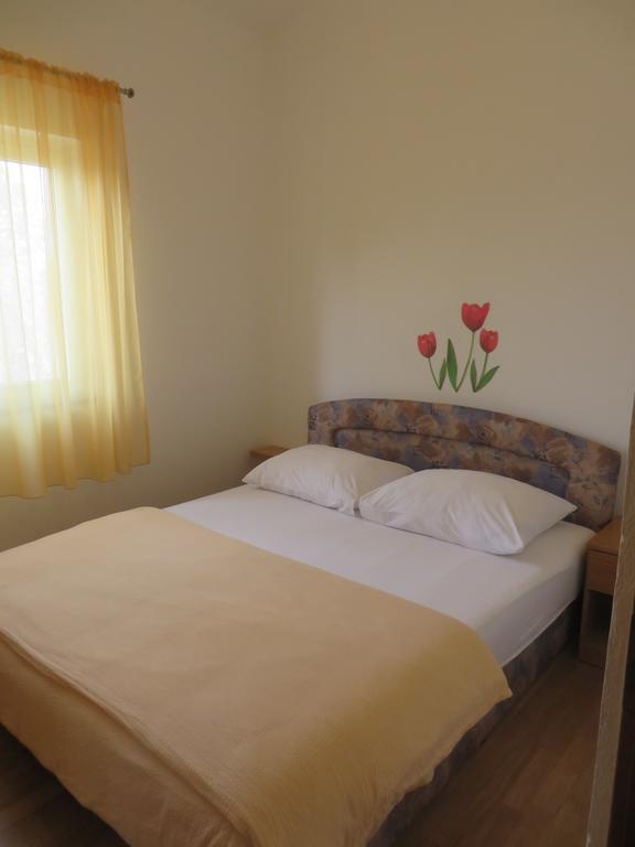 Apartments Gloria Biograd Na Moru Quarto foto