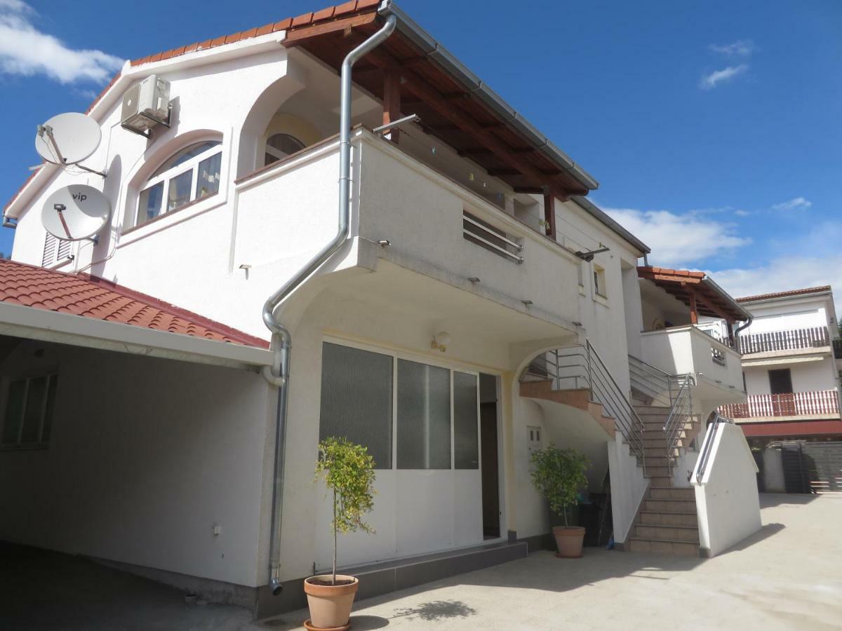 Apartments Gloria Biograd Na Moru Quarto foto